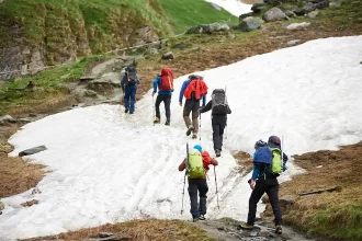hampta pass trekking